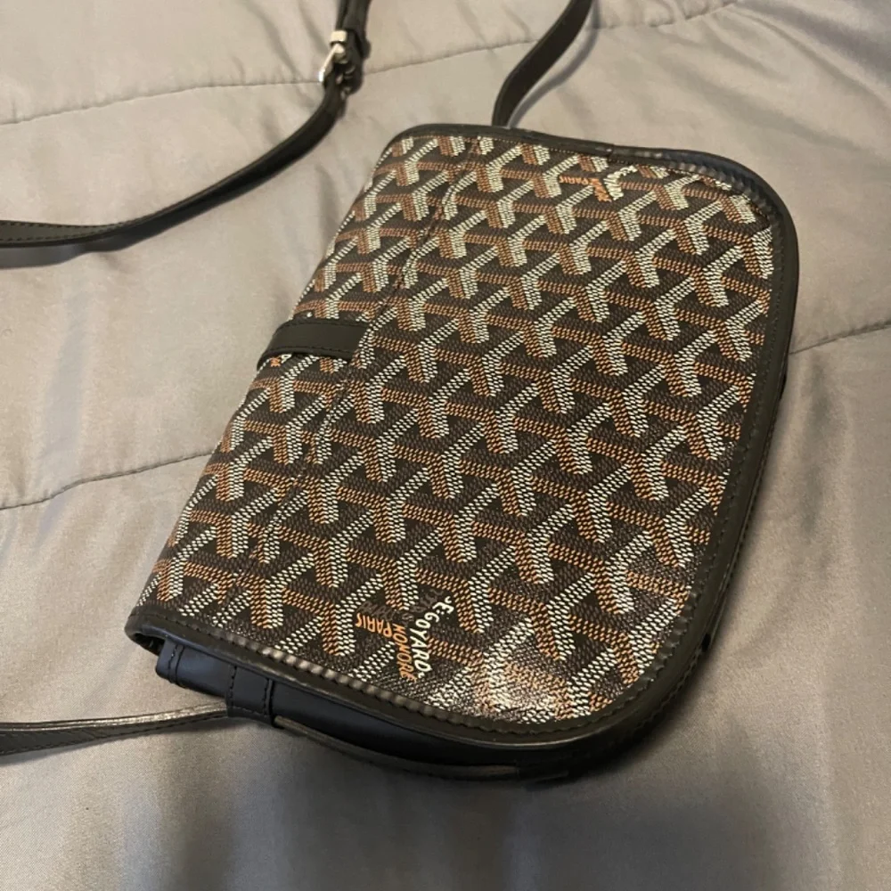 Goyard Crossbody - Picture 2 of 6
